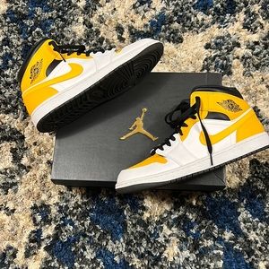 Jordan 1 mid